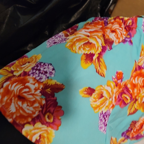 Ambience Apparel shorts blue with Flowers - Picture 3 of 7